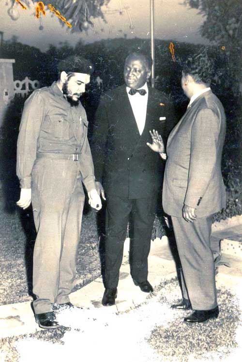 Che Guevara, Madeira Keita, Amb. Carillo. Bamako 31 dec. 1964