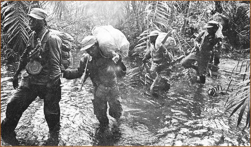 Patrouille de soldats du MPLA d'Angola